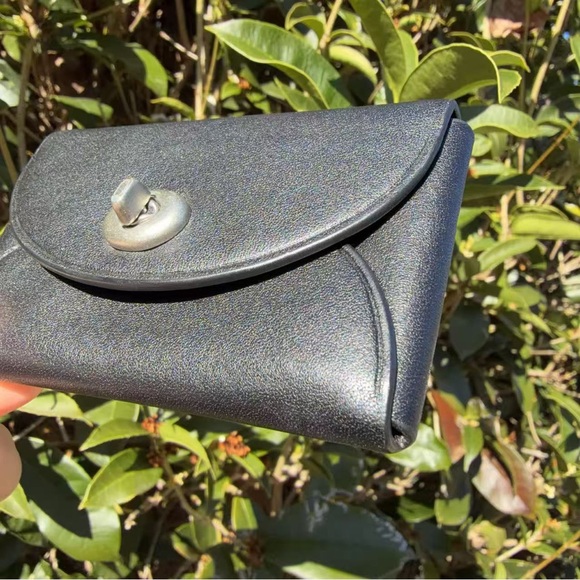 Coach Turnlock Card Case with Tea Rose Studs Black Leather 20950G - Picture 5 of 11